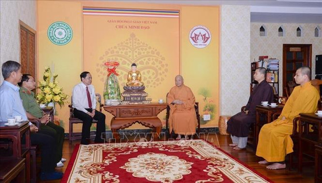 陈青敏看望慰问越南佛教协会治事理事会主席释善仁长老 ảnh 1 陈青敏看望慰问越南佛教协会治事理事会主席释善仁长老 ảnh 1