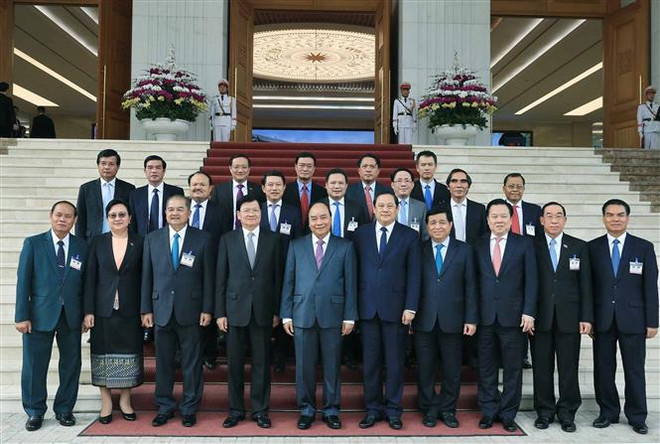 老挝总理结束对越南进行访问并与越南政府总理共同主持越老政府间联合委员会第42次会议之行 ảnh 1 老挝总理结束对越南进行访问并与越南政府总理共同主持越老政府间联合委员会第42次会议之行 ảnh 1