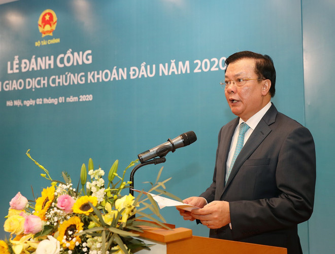越南证券交易所举行2020年开市敲锣仪式 ảnh 1 越南证券交易所举行2020年开市敲锣仪式 ảnh 1