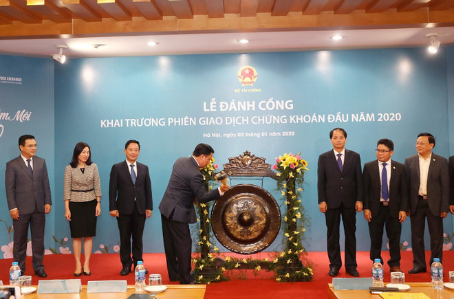 越南证券交易所举行2020年开市敲锣仪式 ảnh 2 越南证券交易所举行2020年开市敲锣仪式 ảnh 2