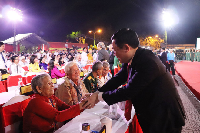 越南政府副总理王廷惠出席苏海战争胜利60周年纪念活动 ảnh 2 越南政府副总理王廷惠出席苏海战争胜利60周年纪念活动 ảnh 2