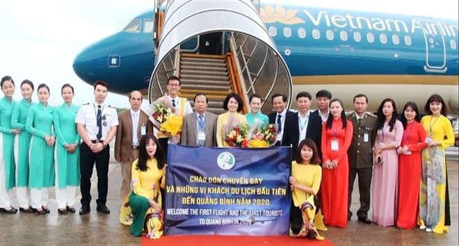 越南承天顺化、永隆和广平等省迎来2020年首批游客 ảnh 3 越南承天顺化、永隆和广平等省迎来2020年首批游客 ảnh 3