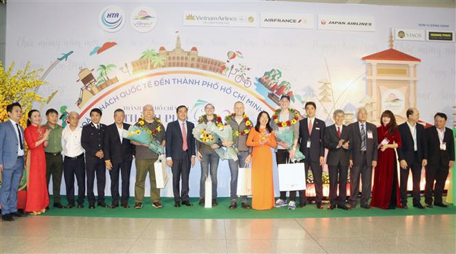 胡志明市迎来2020年新年首位外国游客 ảnh 1 胡志明市迎来2020年新年首位外国游客 ảnh 1