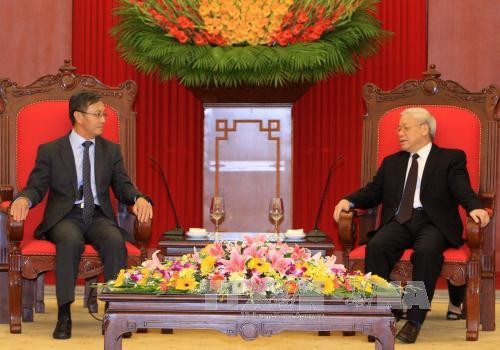 越共中央总书记阮富仲会见老挝新任驻越南大使 ảnh 1 越共中央总书记阮富仲会见老挝新任驻越南大使 ảnh 1