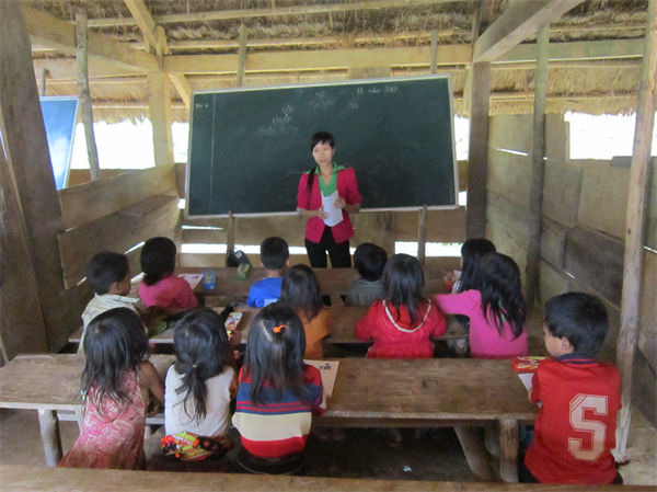 越南西北地区坎坷的教学之路 ảnh 1 越南西北地区坎坷的教学之路 ảnh 1