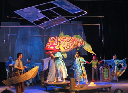 越德合作排演的话剧《渔夫和金鱼的故事》正式亮相 ảnh 1 越德合作排演的话剧《渔夫和金鱼的故事》正式亮相 ảnh 1