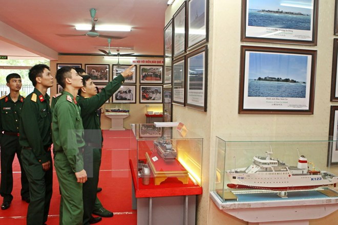 “黄沙,长沙归属越南—历史证据和法律依据”资料图片展亮相首都河内 ảnh 1 “黄沙,长沙归属越南—历史证据和法律依据”资料图片展亮相首都河内 ảnh 1