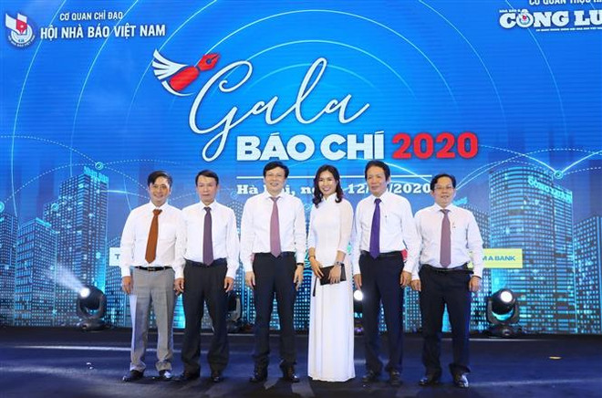 越南革命新闻日95周年:颁发“2019年新闻一瞬间”奖项 ảnh 1 越南革命新闻日95周年:颁发“2019年新闻一瞬间”奖项 ảnh 1