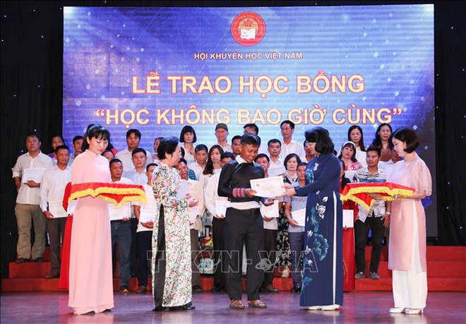 144名优秀个人荣获首届“学海无涯”奖学金 ảnh 1 144名优秀个人荣获首届“学海无涯”奖学金 ảnh 1