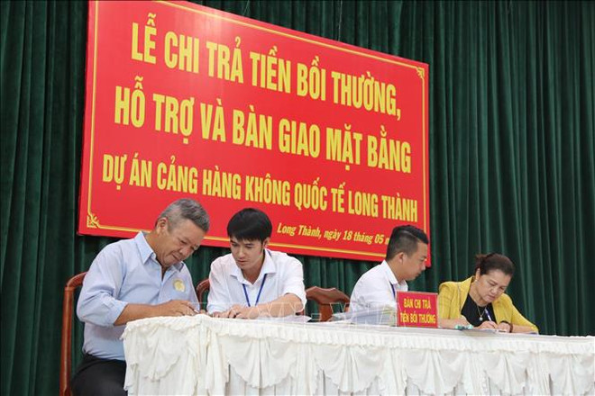 政府总理阮春福要求尽早做好龙城国际航空港项目征地拆建补偿安置工作 ảnh 1