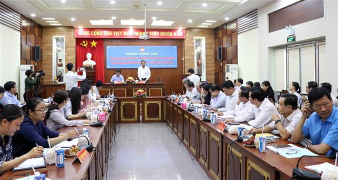 密切监测因疫情和干旱、海水入侵而受影响民众帮扶工作实施情况 ảnh 1 密切监测因疫情和干旱、海水入侵而受影响民众帮扶工作实施情况 ảnh 1