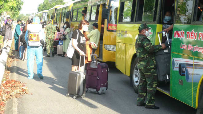 广南省345名公民集中隔离期满安全回家 ảnh 1