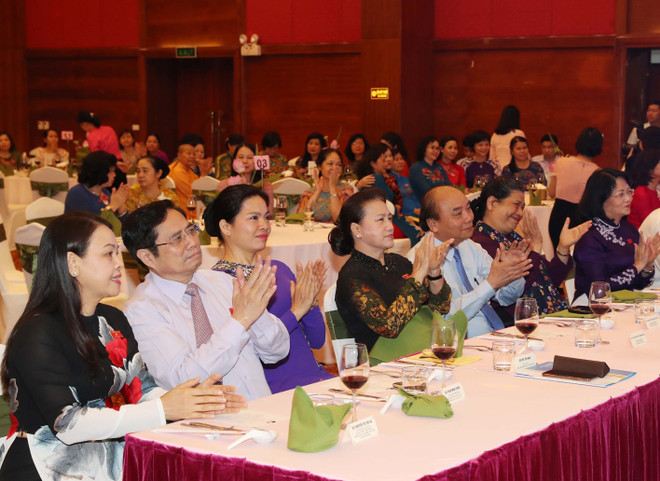 越南政府总理亲切会见国会妇女代表 ảnh 2 越南政府总理亲切会见国会妇女代表 ảnh 2