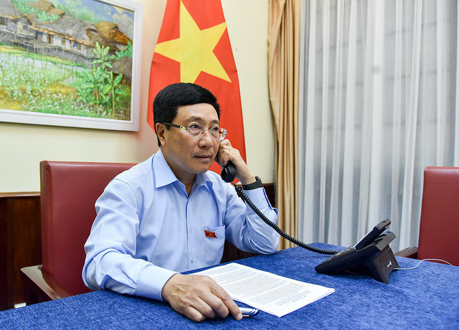 政府副总理兼外交部长范平明与瑞士外长卡西斯举行电话会谈 ảnh 1 政府副总理兼外交部长范平明与瑞士外长卡西斯举行电话会谈 ảnh 1