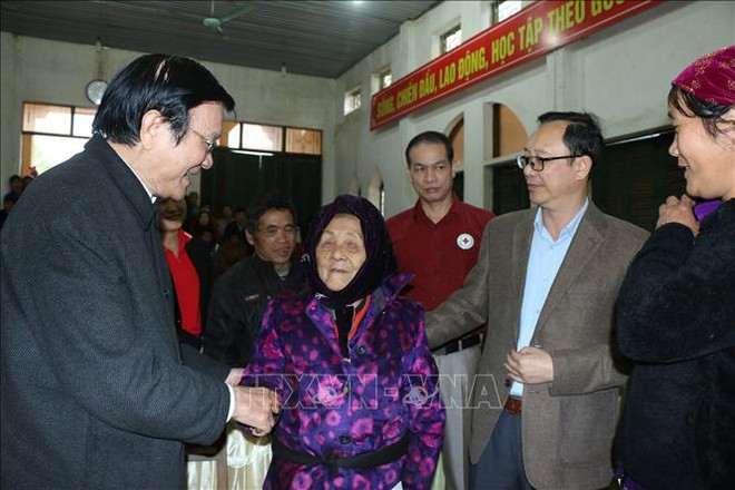 北部边界保卫战40周年：原国家主席张晋创走访慰问渭川县清水阵线有功人员 ảnh 2