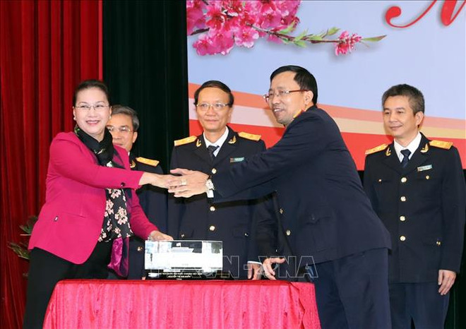 阮氏金银走访海关总局和越南外贸股份商业银行 ảnh 1 阮氏金银走访海关总局和越南外贸股份商业银行 ảnh 1