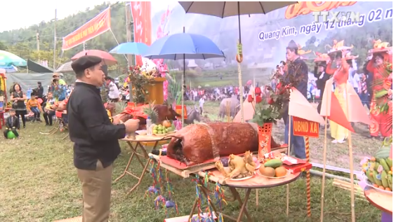 老街省热依族同胞纷纷参加下田节 ảnh 1 老街省热依族同胞纷纷参加下田节 ảnh 1