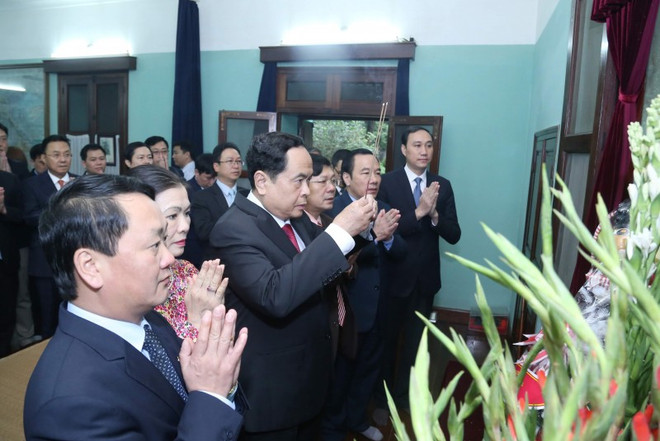 深情缅怀越南民族伟大领袖--胡志明主席 ảnh 1 深情缅怀越南民族伟大领袖--胡志明主席 ảnh 1