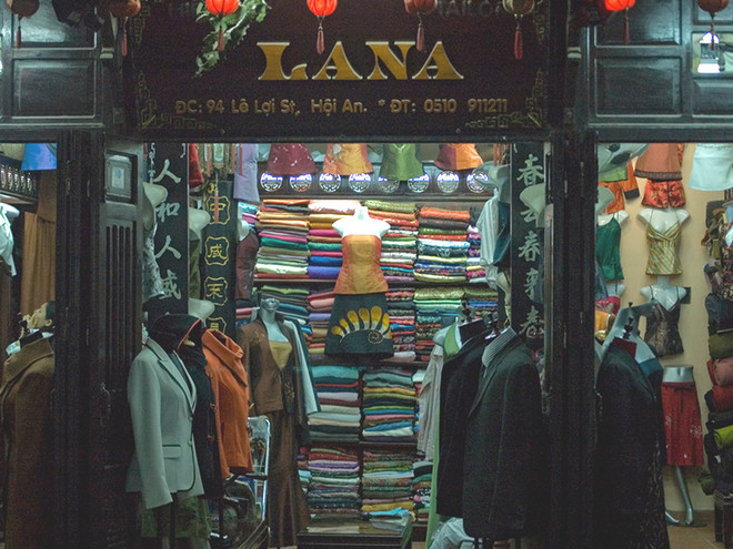 会安市裁缝店的快捷服务给外国游客留下印象 ảnh 1