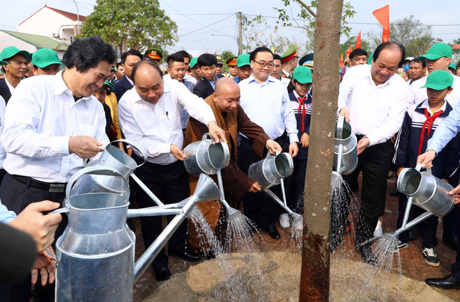 阮春福总理：打造四季花开、清洁优美的首都河内 ảnh 2