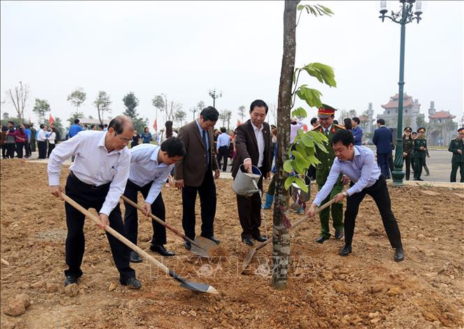 富寿和宁平等省举行植树活动启动仪式 ảnh 1 富寿和宁平等省举行植树活动启动仪式 ảnh 1