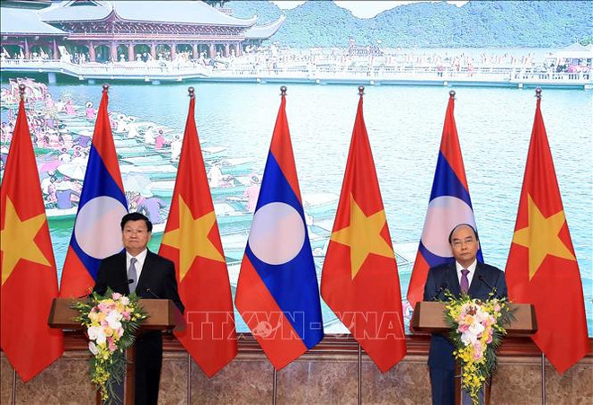 越老两国总理在两国政府间联合委员会第42次会议后共同会见记者 ảnh 1 越老两国总理在两国政府间联合委员会第42次会议后共同会见记者 ảnh 1