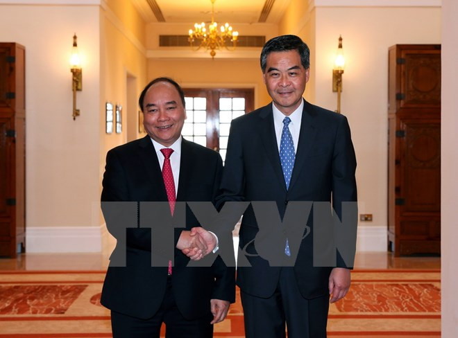 阮春福总理会见中国香港特别行政区行政长官梁振英 ảnh 1 阮春福总理会见中国香港特别行政区行政长官梁振英 ảnh 1