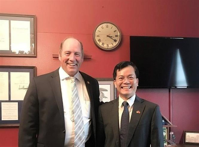 越南驻美国大使与美国共和党众议员泰德·游贺通电话 ảnh 1 越南驻美国大使与美国共和党众议员泰德·游贺通电话 ảnh 1