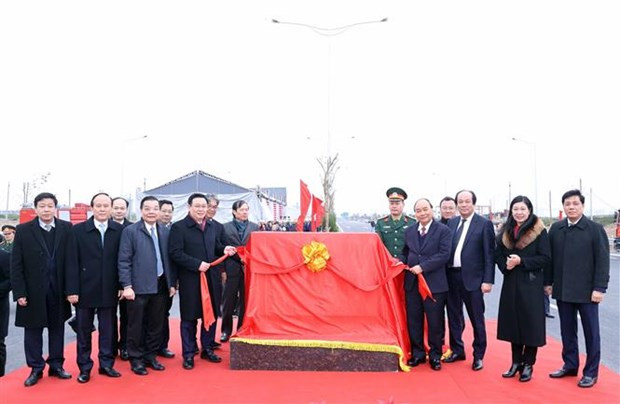 越南政府总理阮春福出席3号环路与河内——海防高速公路立交桥的落成典礼 ảnh 1 越南政府总理阮春福出席3号环路与河内——海防高速公路立交桥的落成典礼 ảnh 1