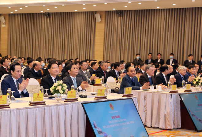 政府总理阮春福:在生产经营活动中创造更好的环境 ảnh 3 政府总理阮春福:在生产经营活动中创造更好的环境 ảnh 3