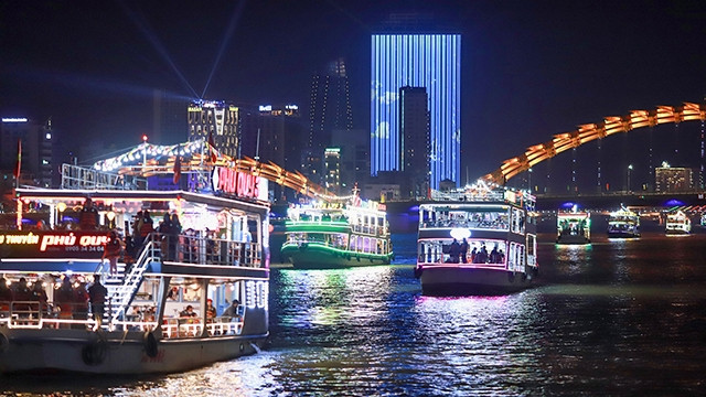 岘港市重启韩江夜游活动 ảnh 1 岘港市重启韩江夜游活动 ảnh 1