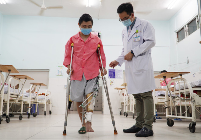 胡志明市大水镬医院成功为骨癌患者实施3D打印钛合金骨骼置换术 ảnh 3 胡志明市大水镬医院成功为骨癌患者实施3D打印钛合金骨骼置换术 ảnh 3