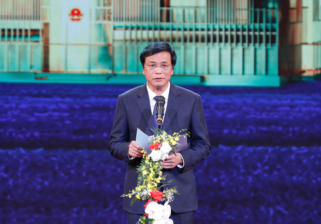 越南国会主席阮氏金银出席“越南国会75周年”新闻奖颁奖仪式 ảnh 2 越南国会主席阮氏金银出席“越南国会75周年”新闻奖颁奖仪式 ảnh 2