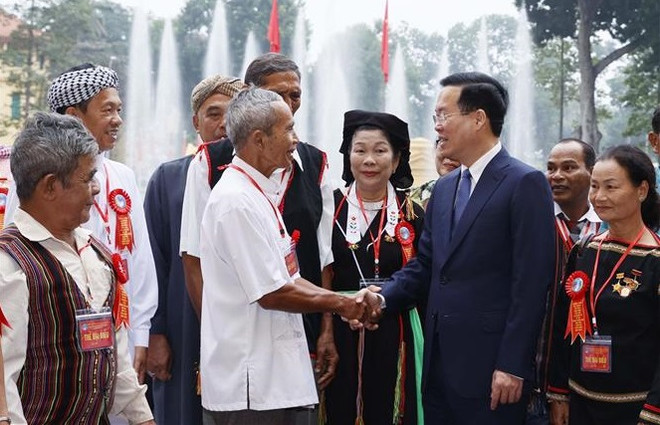 国家主席武文赏会见少数民族乡贤代表 ảnh 1 国家主席武文赏会见少数民族乡贤代表 ảnh 1