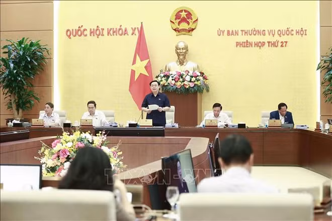 越南国会常务委员会第二十八次会议于12月13日开幕 ảnh 1