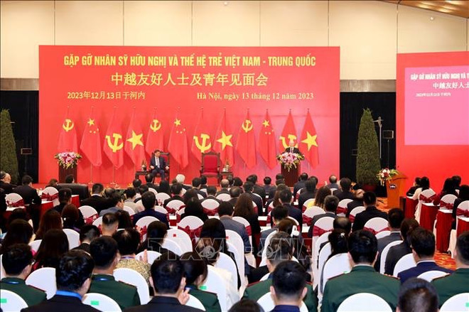 阮富仲与习近平共同会见越中青年和友好人士代表 ảnh 1 阮富仲与习近平共同会见越中青年和友好人士代表 ảnh 1