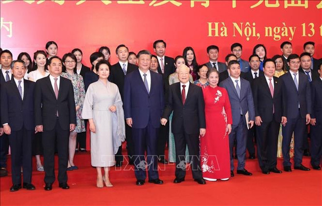 阮富仲与习近平共同会见越中青年和友好人士代表 ảnh 2 阮富仲与习近平共同会见越中青年和友好人士代表 ảnh 2