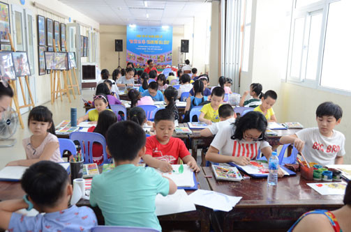 六一国际儿童节：国际儿童参加“我爱河内”画画比赛 ảnh 1