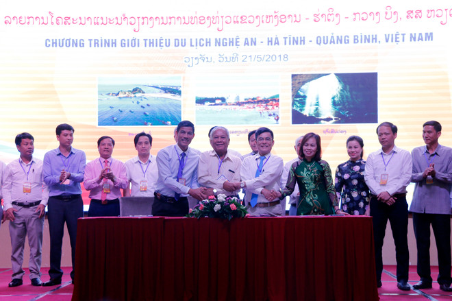 越南中部三省在老挝举行旅游推介活动 ảnh 2 越南中部三省在老挝举行旅游推介活动 ảnh 2