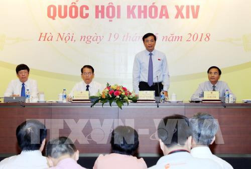 越南第十四届国会第五次会议:质询活动围绕四组问题进行 ảnh 1 越南第十四届国会第五次会议:质询活动围绕四组问题进行 ảnh 1