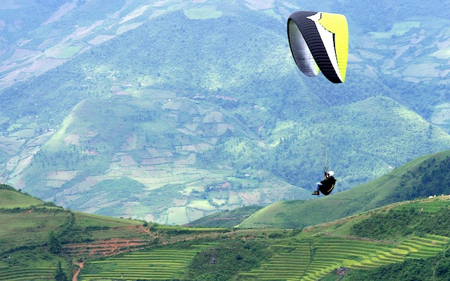 “在放水梯田上飞翔” 滑翔伞比赛在安沛省举行 ảnh 1 “在放水梯田上飞翔” 滑翔伞比赛在安沛省举行 ảnh 1