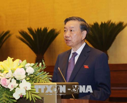 越南第十四届国会第五次会议:国会审议批准2016年国家财政决算 ảnh 1 越南第十四届国会第五次会议:国会审议批准2016年国家财政决算 ảnh 1