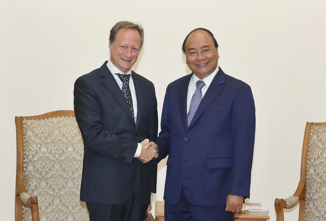 越南政府总理阮春福会见欧盟驻越南代表团团长布鲁诺•安格莱特 ảnh 1 越南政府总理阮春福会见欧盟驻越南代表团团长布鲁诺•安格莱特 ảnh 1