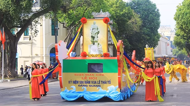 黎太祖皇帝登基590周年纪念典礼在河内举行 ảnh 1 黎太祖皇帝登基590周年纪念典礼在河内举行 ảnh 1