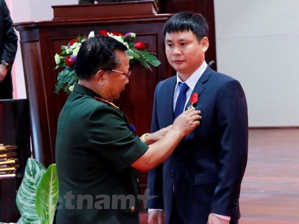 老挝向越南军队电信集团在老挝联营体授予劳动勋章 ảnh 1 老挝向越南军队电信集团在老挝联营体授予劳动勋章 ảnh 1