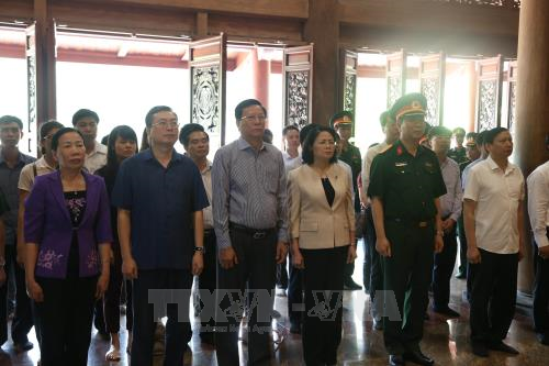 越南国家副主席邓氏玉盛:保卫胡志明主席遗体是无上光荣的任务 ảnh 2 越南国家副主席邓氏玉盛:保卫胡志明主席遗体是无上光荣的任务 ảnh 2