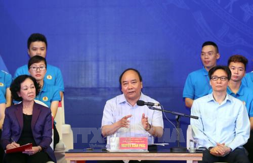 阮春福与红河平原工业园区的近1000名工人举行对话 ảnh 1 阮春福与红河平原工业园区的近1000名工人举行对话 ảnh 1