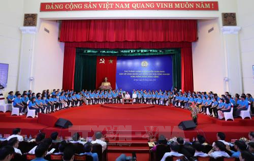 阮春福与红河平原工业园区的近1000名工人举行对话 ảnh 2 阮春福与红河平原工业园区的近1000名工人举行对话 ảnh 2