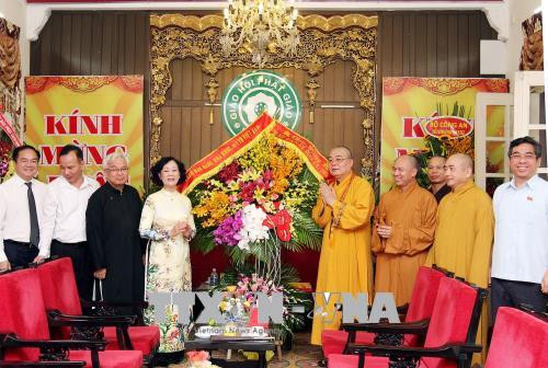 越共中央民运部部长向越南佛教教会中央治事委员会致以佛诞节问候 ảnh 1 越共中央民运部部长向越南佛教教会中央治事委员会致以佛诞节问候 ảnh 1