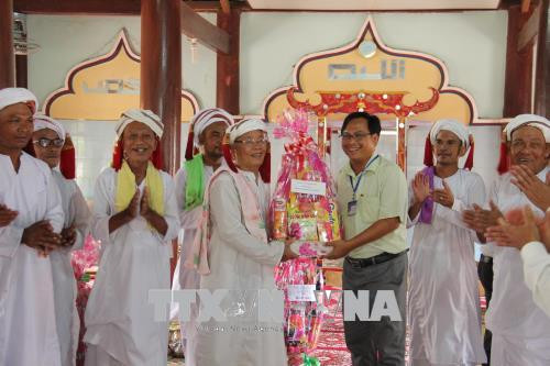 平顺省领导庆祝信奉回教占族同胞的2018年拉姆弯节 ảnh 1